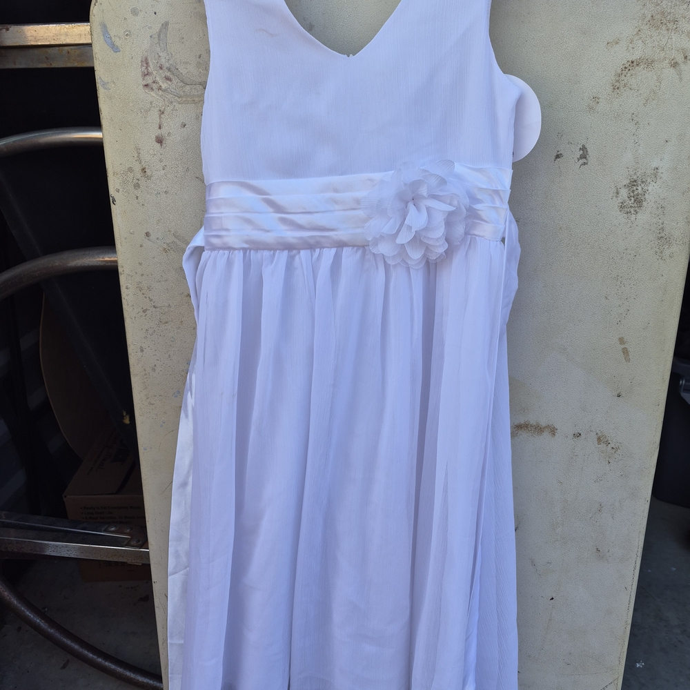 Elegant White Kids Formal Dress with Floral Detail